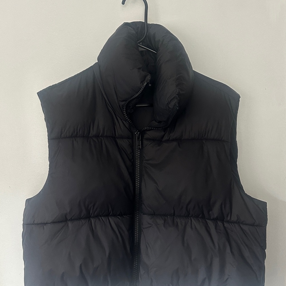 Black Cropped Puffer Vest Size L